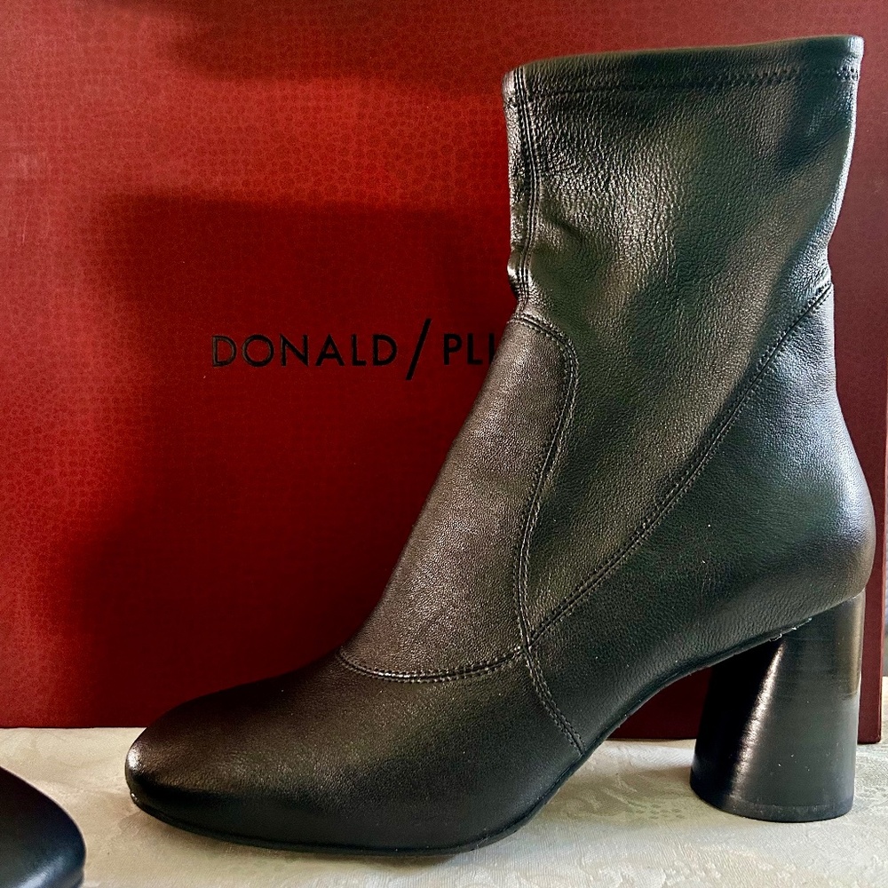 NEW Donald Pliner Ankle Boots